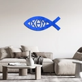 Moderner hellblauer Acrylspiegel Fisch Wandaufkleber in einem minimalistischen Wohnzimmer - Blau