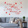 Détail du sticker mural 3D en acrylique rouge avec citation de cuisine et cœurs - Rouge