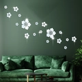 3D Acryl Spiegel Blumen Wandtattoo für moderne Wohnzimmerdekoration auf grüner Wand - Silber