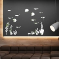 Pegatinas de espejo acrílico modernas con peces y medusas sobre una pared gris - Plateado