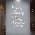 Pegatina de pared de acrílico espejo plateado con frase Every Family para hogar - Plateado