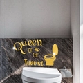Adhesivo de espejo acrílico dorado para baño con texto Queen of the Throne y diseño corona - Dorado