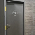 Segnale moderno per bagno in acrilico a specchio argento con icone uomo e donna su porta - Argento