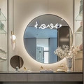 Specchio da parete rotondo a LED moderno con scritta love per decoro domestico - Argento