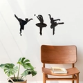 Tre eleganti decalcomanie da muro in acrilico nero con silhouette di ballerina su muro bianco - Nero