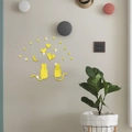 Detaillierte Nahaufnahme goldener Acryl-Spiegelwandaufkleber mit Katzen, Mond und Sternen - Gold