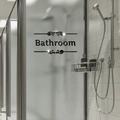 Dettaglio adesivo da parete 3D specchio nero per bagno con scritta moderna elegante - Nero
