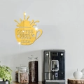 Dettaglio dell'adesivo murale in acrilico dorato con scritta Coffee Is Always A Good Idea - Oro