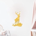 Detail van een gouden spiegel acryl hert muursticker voor moderne woonkamer decoratie - Goud
