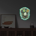 Leuchtendes Wandbild mit Blumenporträt und grünem Neon-Effekt in dunklem Raum - Blumenkopfschmuck-Stil (PH-YG099)