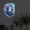 Adesivo murale luminoso con ragazza fantasy ed effetti di luce neon blu e fiori - Stile Ragazza Con Capelli Blu Floreali (PH-YG096)