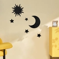 Adesivi murali sole luna e stelle in acrilico nero in un ambiente di soggiorno - Nero