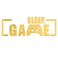 Makro-Detail des goldenen Acryl-Spiegel-Wandstickers mit reflektierendem Spiel-Controller-Design - Gold