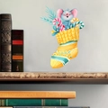 Sticker mural de Noël avec souris de dessin animé, chaussettes et sucres d'orge - Souris Souriante avec Chaussette de Noël (PH_QTB66)