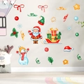Vue détaillée des stickers de Noël avec Père Noël et bonhomme de neige sur un mur cosy - Traîneau Rouge et Sac Cadeau Noël (PH-QTH8001)