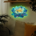 Dettaglio ravvicinato dell'adesivo murale loto luminoso con petali blu al buio - YG020-Green Light