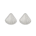 Élégantes boucles d'oreilles clous coquillage argenté avec texture rayée minimaliste - Clous d'oreilles style coquille Saint-Jacques (M-645)