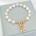 Baroque pearl bracelet with gold bee pendant and rhinestone-studded toggle clasp - Bee T-Bar Style (9183) / KC Gold