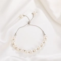 Minimalist Baroque pearl bracelet with adjustable silver metal chain and pearl charms - Silver Adjustable Artificial Pearl Style / White K Color (X826)