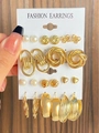 Ensemble de 9 paires de boucles d'oreilles vintage dorées avec perles et créoles sur carte - 02 KC Or