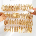 Lot de 30 paires de boucles d'oreilles dorées avec créoles, perles et motifs géométriques - 06 KC Or A-1007