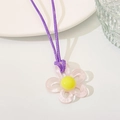 Bunte Harz-Blumenkette mit rosa Blütenblättern, gelbem Kern und lila Kordelband - Halskette (A-1339) / Weiß