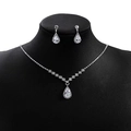 Funkelndes silbernes Brautschmuck-Set mit Wassertropfen-Halskette und Ohrringen - E4870-5 Silbernes Wassertropfen-Anhänger-Set