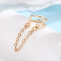Nahaufnahme eines doppellagigen Goldrings mit Augenanhänger und feiner Gliederkette - Böser Blick (WG4-0837) / Gold