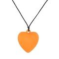 Orangefarbene Herzhalskette mit Dornenband-Detail und einfacher schwarzer Schnur - Orange (Heart)