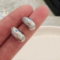 Vintage hollow hoop earrings in bright silver finish with textured hammered metal design - Thick Silver Irregular Hammered (M-772)