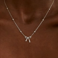 Elegante silberne Schleifen-Halskette mit Perlenkette für einen minimalistischen Look - Minimalistische Schleife Perlenketten-Stil (X191)
