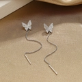 Silberne Schmetterling-Ohrringe mit glitzerndem Zirkonia und langen Kettendetails - Schmetterling-Stil (328) / Silber