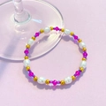 Bracciale boho con perle colorate, resina magenta e piccoli dettagli blu - Viola