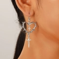 Punk Silber Herz Dornen Ohrringe mit Kreuz und Schwert Anhängern für Damen - Dornenherz Mit Kreuzschwert (N-304)
