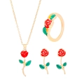 Set di gioielli con rosa rossa in tre pezzi con collana, orecchini e anello placcato oro - Set da 3 Pezzi Rosa Rossa (N-171)