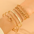 Detailaufnahme des sechsteiligen goldenen Armband-Sets mit Knoten- und Ketten-Designs - 6-teiliges Set-Stil (10512)