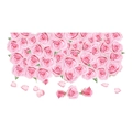 Detailansicht der geschichteten rosa Rosen-Wandaufkleber mit fallenden Blütenblättern auf weiß - 60*90cm