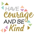 Detail von Have Courage and Be Kind Wandtattoo mit bunten geometrischen Dreiecken - 32*60CM