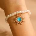 Bracciale di perle vintage con ciondolo a sole dorato e perla centrale azzurra - Bracciale Oro Blu Chiaro