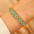 Handgemachtes hellblaues und goldenes Perlenarmband mit Bohème-Zickzack-Muster für Damen - Hellblau (N-1049)