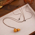 Collar minimalista de madera con colgante de calabaza y cordón trenzado ajustable - Estilo de Calabaza de Madera Natural (Calabaza de Madera 2941)