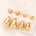 Set di 8 orecchini geometrici dorati lucidi con design a sfera e a goccia - Oro (A-661)