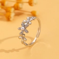 Elegante zilveren bloemenring met witte parels en strass, verstelbare ringband - Zilveren Drievoudige Bloem Parel Open Ring (10 Wit K 2074) / Helder Zilver