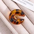 Retro resin C-shaped earring featuring a classic tortoiseshell pattern in dark amber finish - Tortoise Shell C-Shape Ear Cuff (DZ-176) / Tortoise