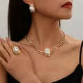 Goldschmuck-Set mit unregelmäßigen Barockperlen für einen modernen und eleganten Look - Ohrringe Ring Und Halsketten Set / Gold
