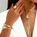 Detailset aus Barockperlen Y-Halskette, offenem Armreif und Ring in Goldoptik - Set aus Armband, Ring und Halskette / KC Gold