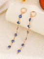 Détail de longues boucles d'oreilles dorées à glands et pierres rondes bleues - Boucles d'Oreilles Perles Rondes (6652) / Boucles d'Oreilles Perles Rondes Or Bleu