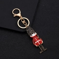 Llavero creativo Guardia Real británica con diamantes de imitación rojos y negros - Rojo