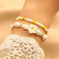 Set de pulseras de verano con cuentas amarillas y detalle de flor de frangipani blanca - Juego de 2 Pulseras Amarillas