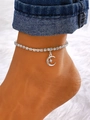Bracelet de cheville en strass argentés avec pendentif lune et étoile sur modèle - Style Lune Argent Brillant